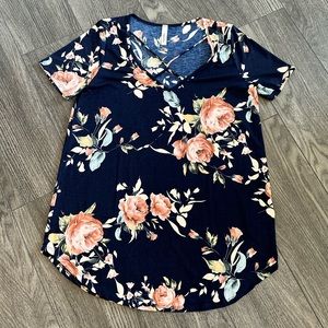 Twenty Ten Women’s Navy Floral Criss-Cross Top - L